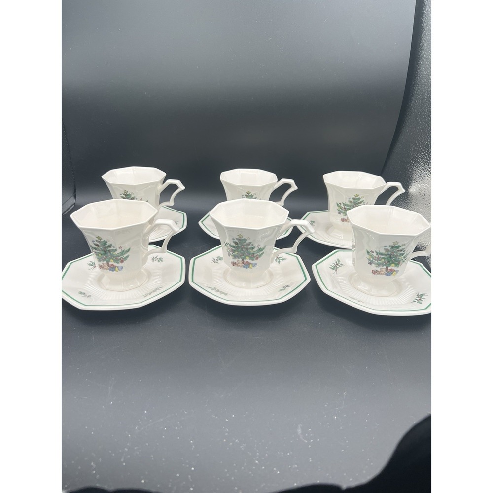 🎄 Nikko Christmastime Coffee Cup & Saucer Set–Holly & Christmas Tree–Vintage☕ - Picture 1 of 8